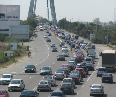 Preşedintele Kalus Iohannis şi alţi politicieni au fugit de caniculă, pe litoral. Alături de 155.000 de turişti