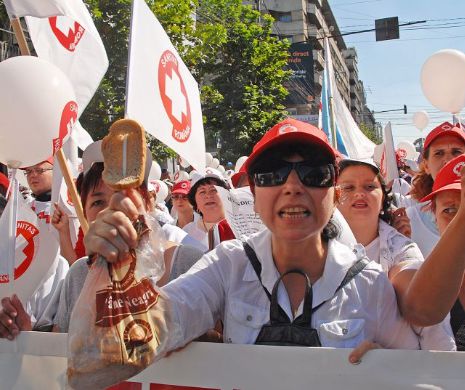 Profesorii, medicii rezidenţi şi inspectorii vamali vor CÂŞTIGA mai mult conform noului proiect al Legii SALARIZĂRII. Află SUMELE