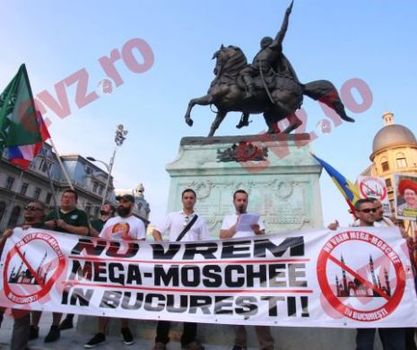 "Ştefan cel Mare s-a luptat cu turcii şi noi le facem moschee? Nu vrem aşa ceva!" | GALERIE FOTO