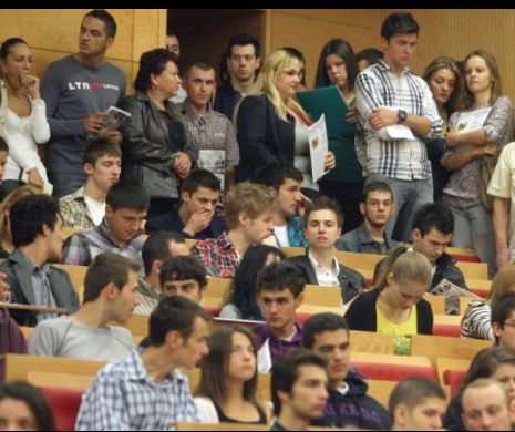 Studenții care învață gratuit, sufocați de taxe