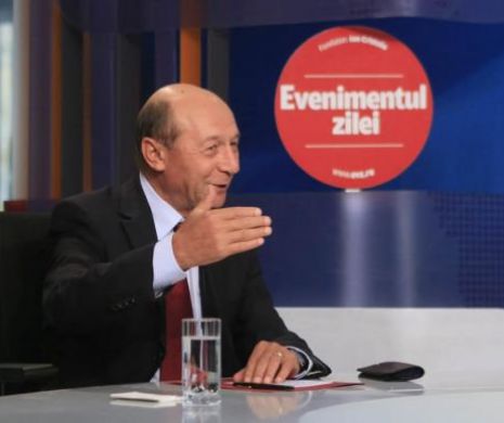 Traian Băsescu: "Mincinosul naţional încearcă să ne convingă că dacă ar demisiona ar trăda electoratul. Ponta, te rog trădează-mă!!!"