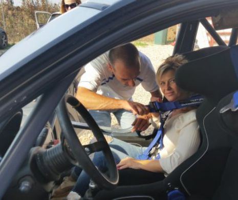 Campionul național la raliuri Vali Porcișteanu, senzații tari pe macadam alături de o cunoscută actriță