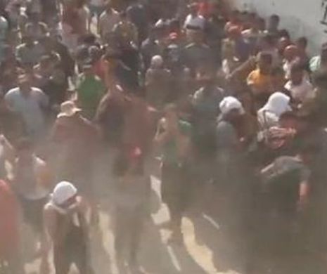 Ciocniri VIOLENTE în Grecia între IMIGRANŢI şi poliţie