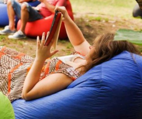 Copacul cu Cărți ne invită să ne... „căţărăm” în el