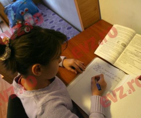 Copiii singuri acasă, ajutați la lecții în centre speciale