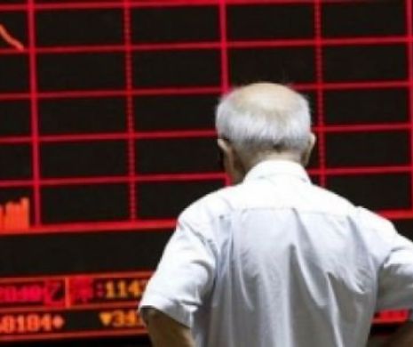 De ce se PRĂBUȘEȘTE bursa din China
