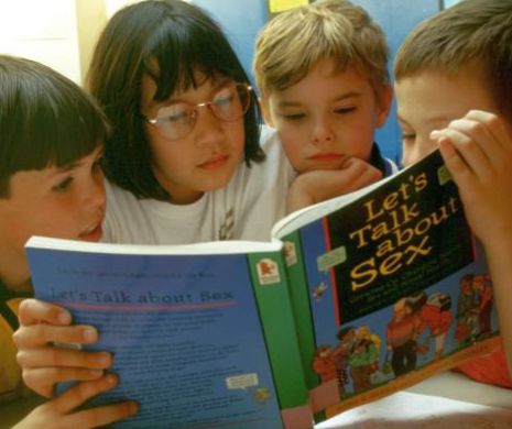 EXCLUSIV EVZ. ABERAȚIILE din cărțile școlarilor. Manualele de Educație pentru sănătate combină PUDOAREA ABSURDĂ cu TRIVIALUL GRATUIT