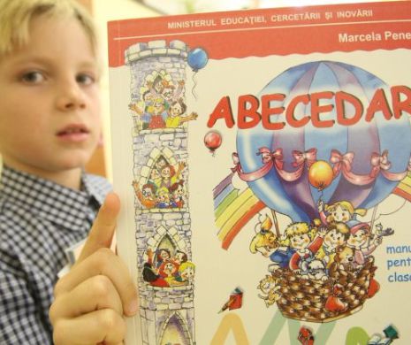 În Mehedinţi se distribuie manualele gratuite