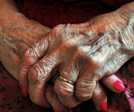 ÎNTÂLNIRE EMOŢIONANTĂ: Şi-a regăsit fiica la 70 de ani de la când RĂZBOIUL le-a despărţit | VIDEO