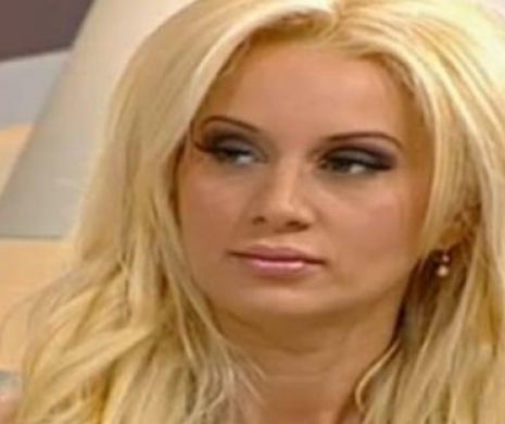LA ASTA NU TE AŞTEPTAI! E o bombă sexy pe micul ecran, dar are un băiat cât ea de mare. Ce spune despre mama lui fiul de 18 ani al SIMONEI TRAŞCĂ