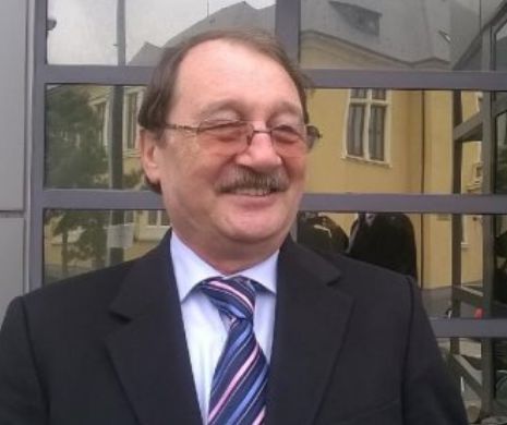 Mircea Băsescu poate părăsi judeţul Constanţa. Nu şi ţara