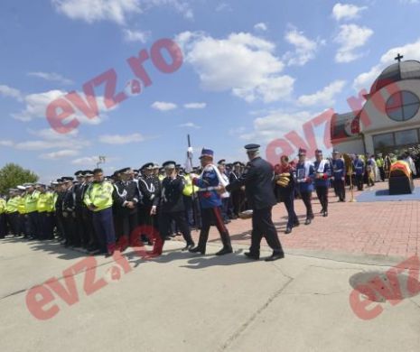 Polițistul erou a fost înhumat lângă studenta Aura Ion