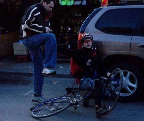 TEROARE PE ŞOSELE. Ce păţesc bicicliştii care intră în colimatorul unui SCELERAT
