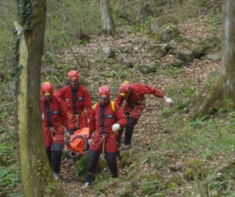 TURIST GRAV RĂNIT PE MUNTE. Salvamontiştii din Buşteni au plecat după el