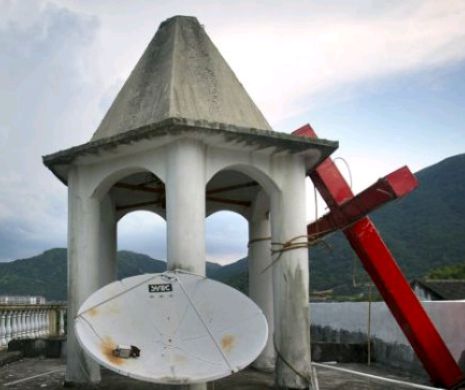 Val de arestări în rândul CREȘTINILOR din China, care se opun DEMOLĂRII crucilor