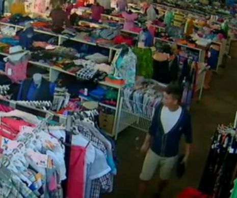 A fugit cu tenișii ascunși în pantaloni