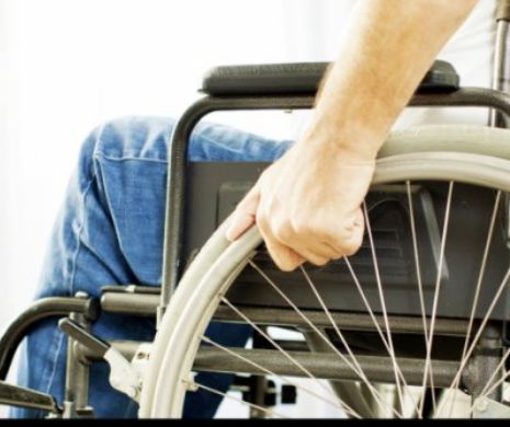 Inteligența artificială și implanturile cerebrale au ajutat un bărbat paralizat să își miște din nou mâna