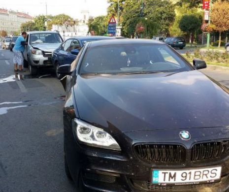Accident în lanț în centrul Timișoarei. Mai multe mașini au fost grav avariate I FOTO