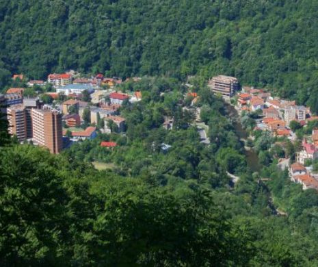 Ai fost acolo, dar ai văzut?  Una dintre cele mai înalte creații de pe Pământ se află la Băile Herculane | VIDEO