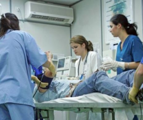 Au chiulit de la liceu şi s-au dus direct într-un bar. "Aventura" lor s-a încheiat, însă, la spital