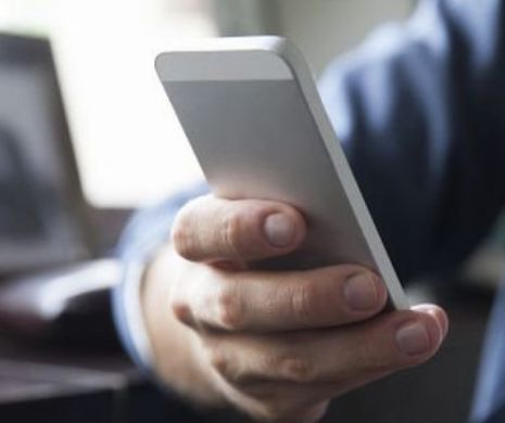 Ce să faci dacă ai impresia că cineva ţi-a umblat în telefon şi ţi-a furat date