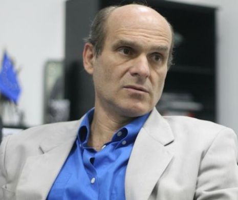 Cristian Tudor Popescu îl desființează pe Klaus Iohannis: “Nu a reuşit să obţină decât bile negre, de la vârful Uniunii Europene şi în ochii cetăţenilor români“
