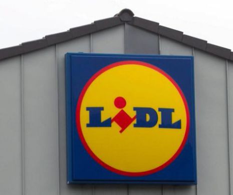 DEZGUSTĂTOR. Ce a putut să găsească acest om într-un castravete de la LIDL