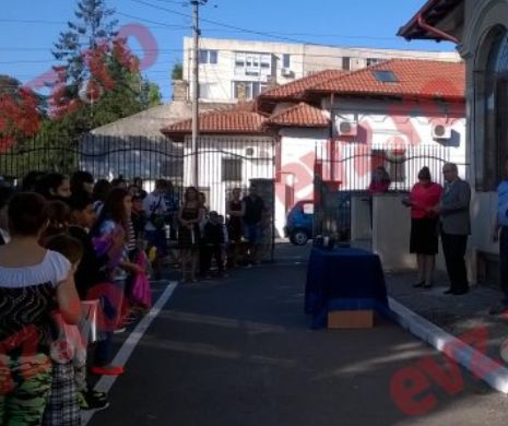 Elevii din Constanţa binecuvântaţi, la începerea şcolii, de preot şi de hoge