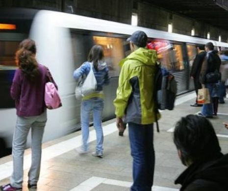Fiica bărbatului care s-a sinucis astăzi la metrou a leşinat când a primit teribila veste! Un călător A FILMAT momentul ŞOCANT