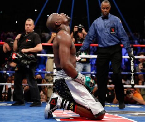 Finalul incredibil al unei cariere uimitoare! Ce a facut Floyd Mayweather azi-noapte, la ultimul sau meci