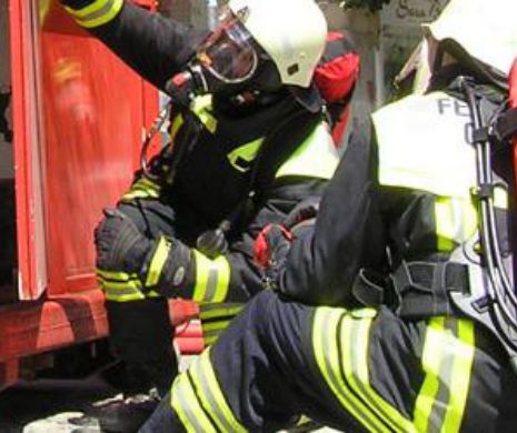 Incendii de origine necunoscută în două centre pentru imigranţi în Germania: 5 persoane au fost rănite