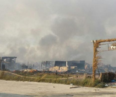 INCENDIU URIAŞ în cea mai sălbatică zonă a litoralului. Plaja şi cherhanaua Vadu cuprinse de flăcări