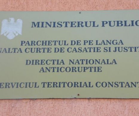 Inspector antifraudă, reţinut, la Constanţa, pentru luare de mită