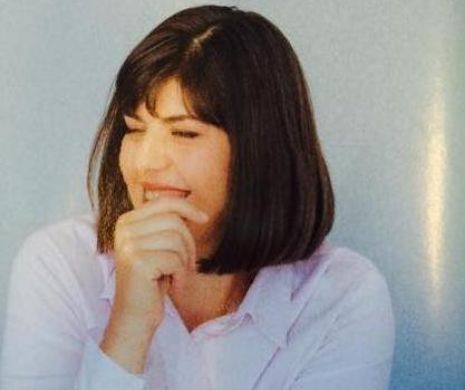 Kovesi dă cărţile pe faţă. Cea mai puternică femeie din România vorbeşte despre micile plăceri ale vieţii de zi cu zi, feminism şi fericire | INTERVIU