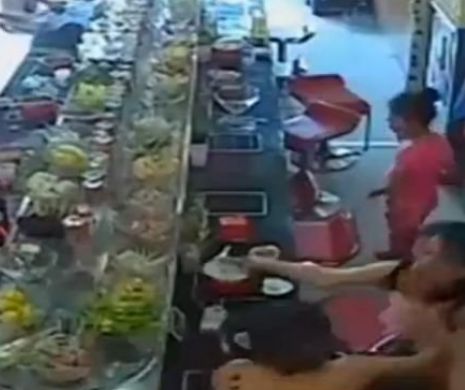 O femeie însărcinată riscă să PIARDĂ copilul după ce a fost atacată cu un castron cu SUPĂ FIERBINTE