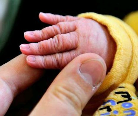 O Lesbiană depune plângere pentru că a născut un Metis
