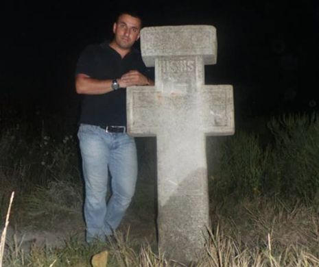 Omul cu purceluşi tricolori a înălţat Sfânta Cruce pe terenul viitoarei moschei