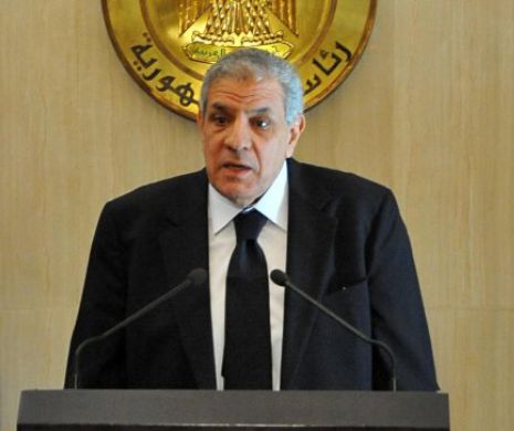 Premierul egiptean şi-a dat DEMISIA. Guvernul Ibrahim Mehleb a fost acuzat de presă de INCOMPETENŢĂ