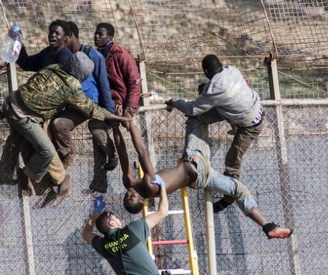 Revoltă într-un centru de detenţie pentru imigranţi ilegali: cinci poliţişti răniţi