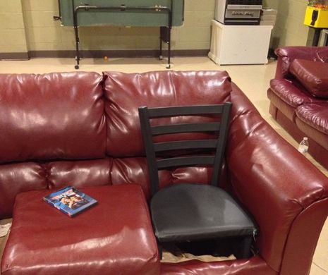 Românii cumpără tot mai multă MOBILĂ!