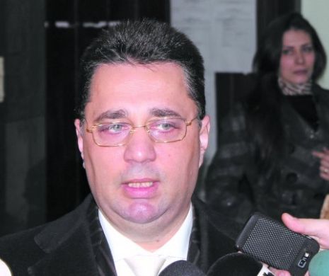Slujbele religioase și cărțile despre imobiliare îl eliberează înainte de termen pe Marius Locic