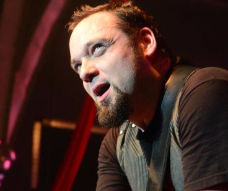 Alex Pascu, basistul trupei Goodbye to Gravity și fiul președintei FR de Scrimă, se află printre răniți