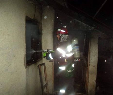 Caz șocant în Dolj. Două fetițe și mama lor au fost înjunghiate și incendiate. Principalul suspect este tatăl