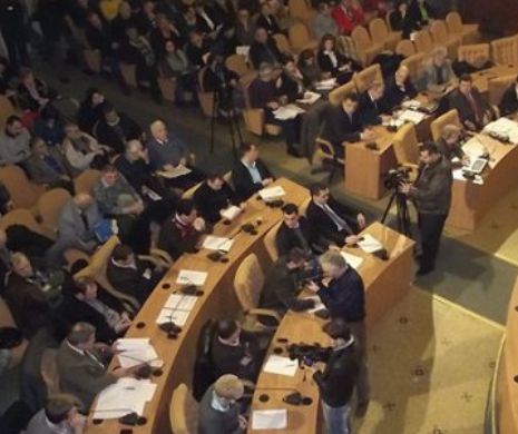 CRAIOVA. Situație fără precedent. Craiovenii vor capul consilierilor locali: „A fost un aranjament murdar!”