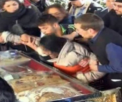 Daily Mirror scrie despre femeia româncă POSEDATĂ care a fost exorcizată de un preot la moaştele Sfintei Parascheve