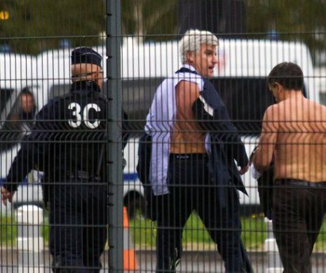 Hollande, şocant şi intrigat de protesele violente de la Air France. Directorii celebrei companii aviatice au fost la un pas de moarte | VIDEO