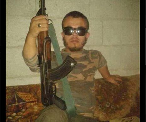 Mic şi tupeist. Piticul islamist de 91 centimetri care luptă să-l doboare pe liderul de la Damasc