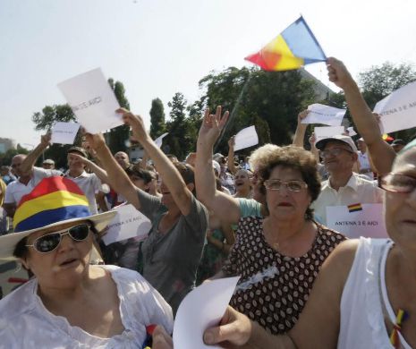 Pensionarii dau în clocot: Își dau parlamentarii pensii după 4 ani de mandat? Să ne dea și nouă după 4 ani de muncă!