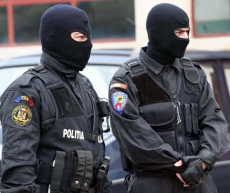 PERCHEZIŢII la traficanţii de arme din Capitală