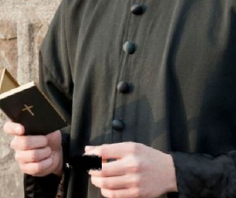 REVOLTĂTOR. Doi preoţi români au fost ARESTAŢI după ce au FURAT moaştele unui sfânt din Grecia